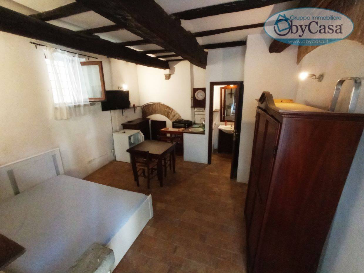 Cantina / Magazzino in vendita a Bracciano, centro storico