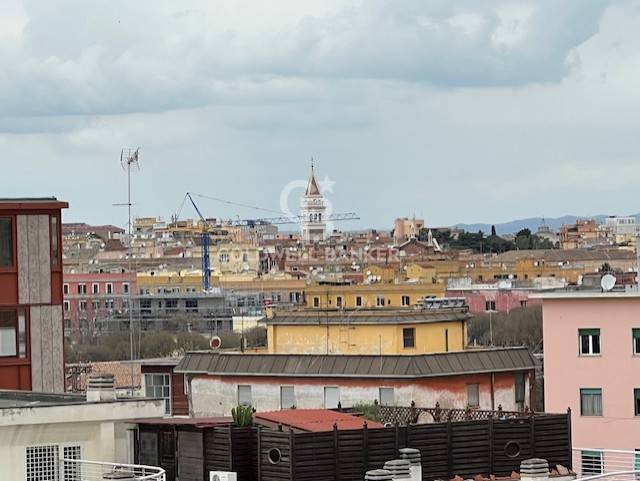 Appartamento in vendita a Roma, San Giovanni Re Di Roma