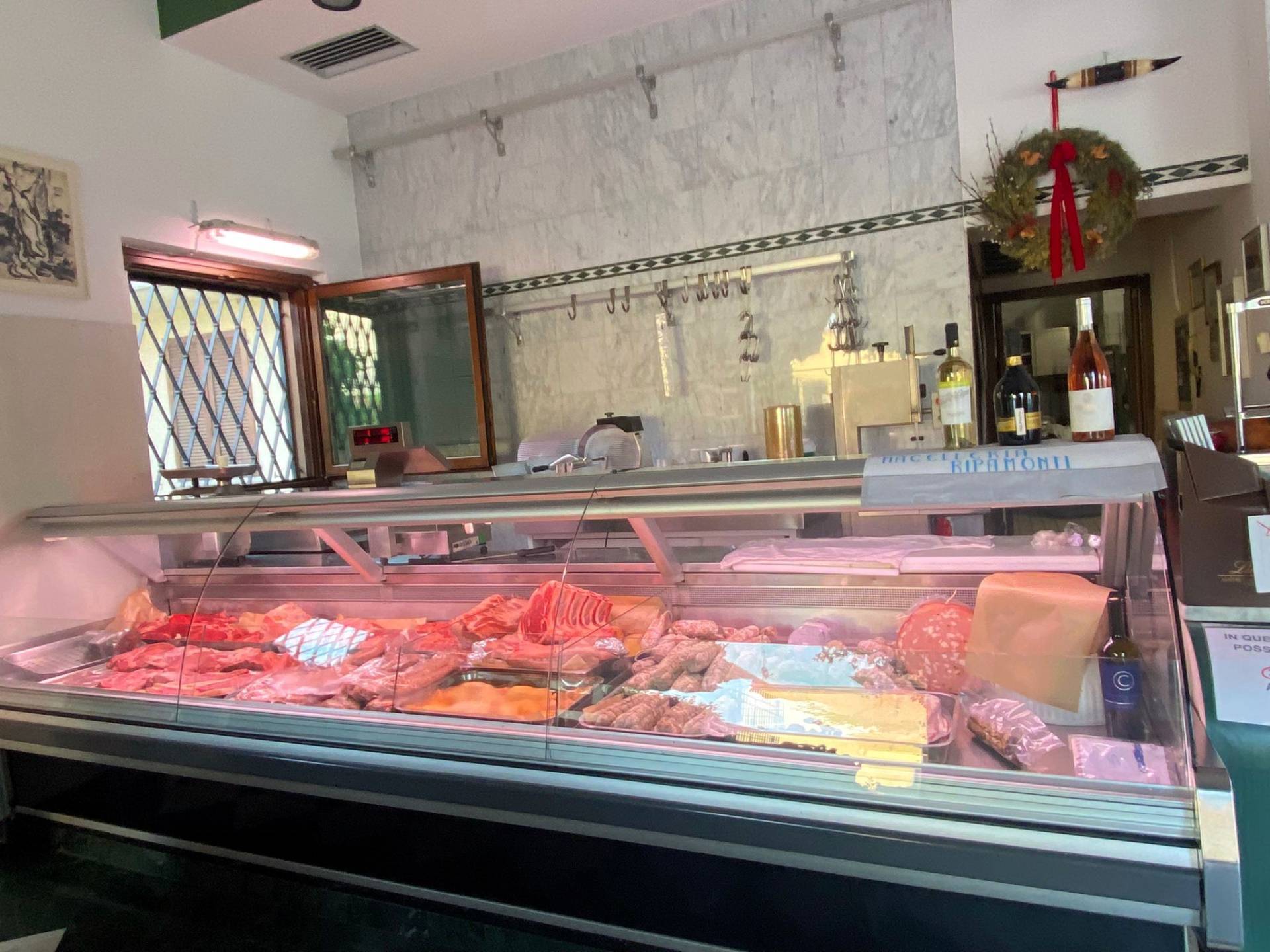 Locale commerciale in vendita a Cassano d'Adda, Groppello d'Adda