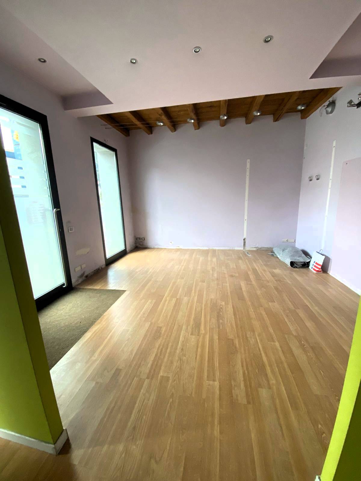 Locale commerciale in affitto a Arcore