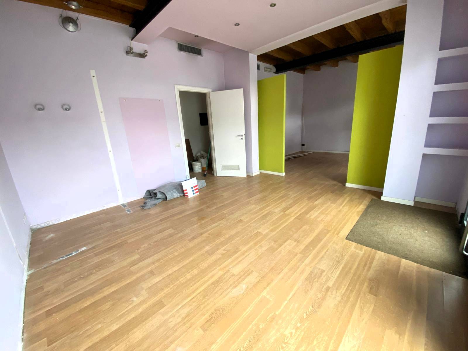 Locale commerciale in affitto a Arcore