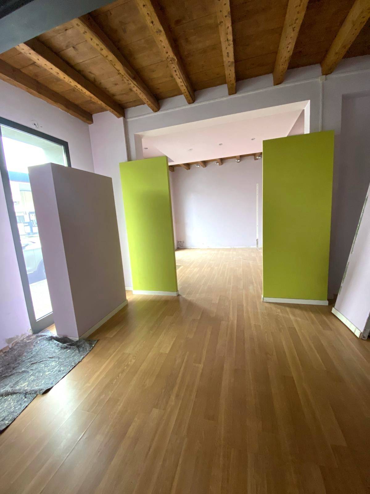 Locale commerciale in affitto a Arcore