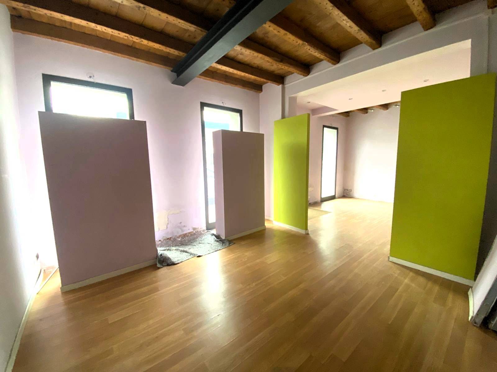 Locale commerciale in affitto a Arcore