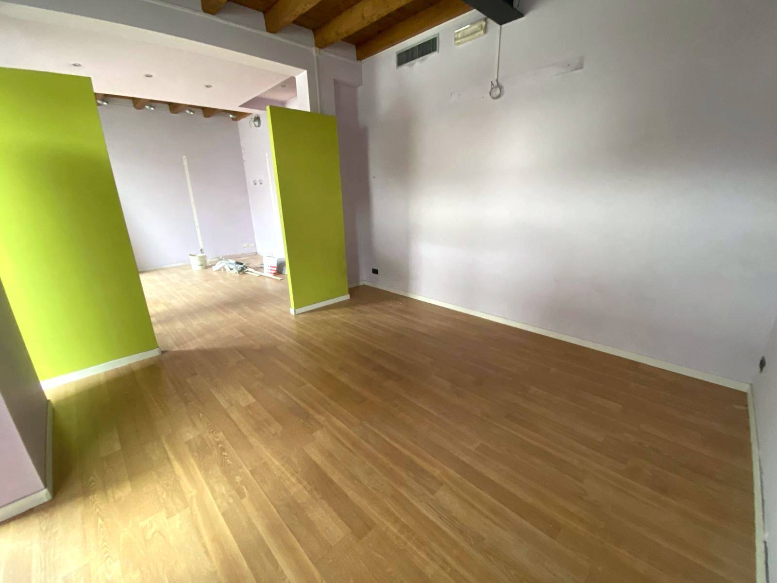 Locale commerciale in affitto a Arcore