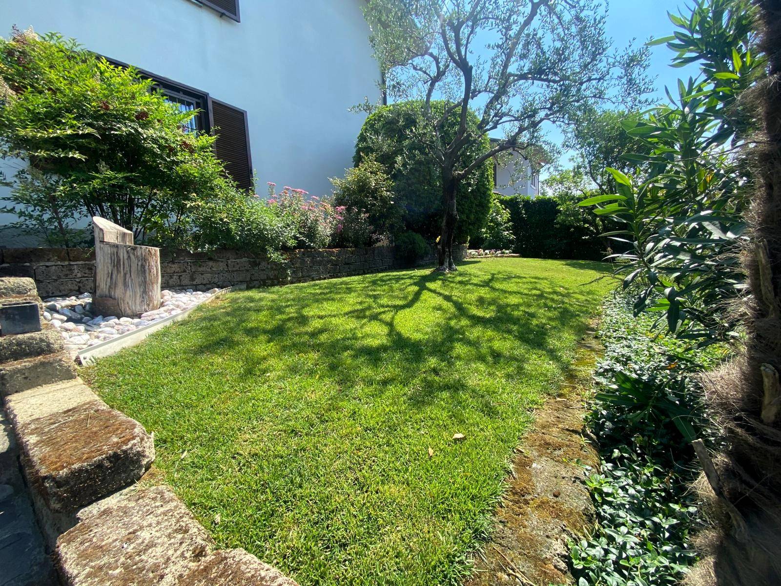 Villa bifamiliare in vendita a Bernareggio