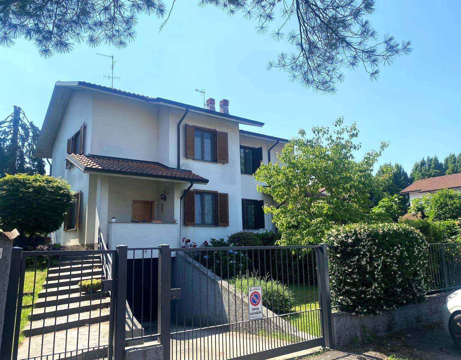 Villa bifamiliare in vendita a Bernareggio