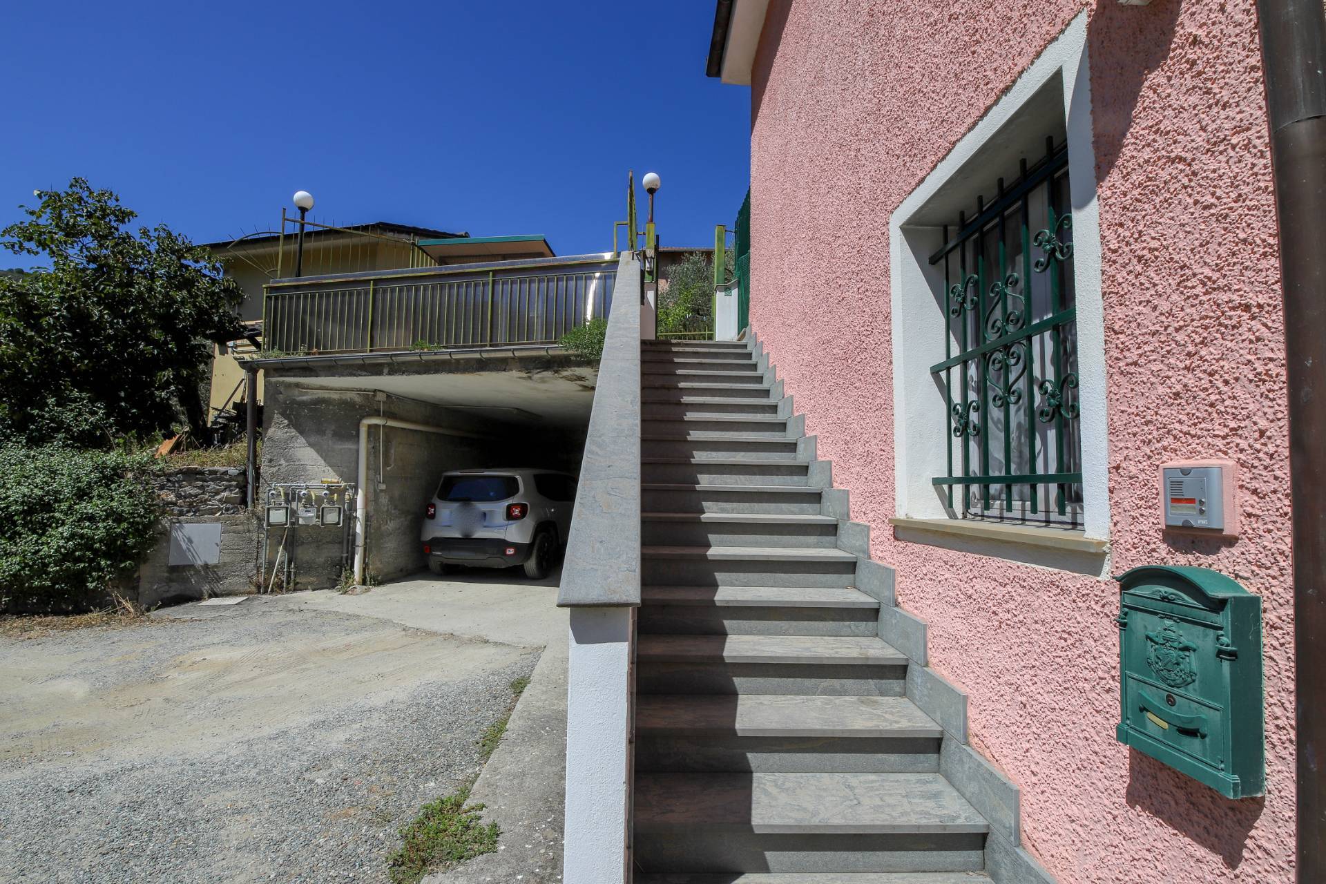 APPARTAMENTO IN VILLA in vendita a Leivi, Rostio