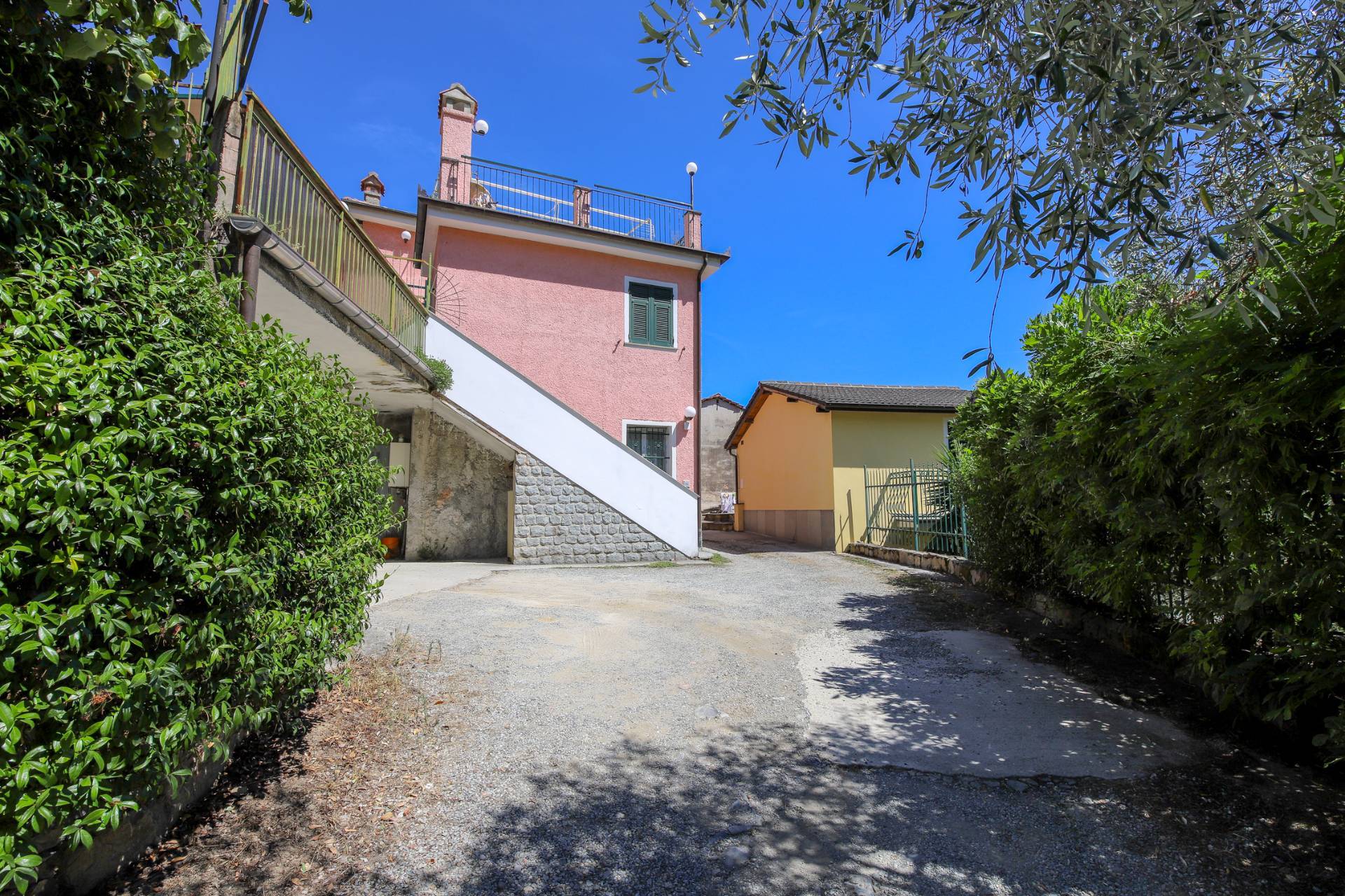 APPARTAMENTO IN VILLA in vendita a Leivi, Rostio