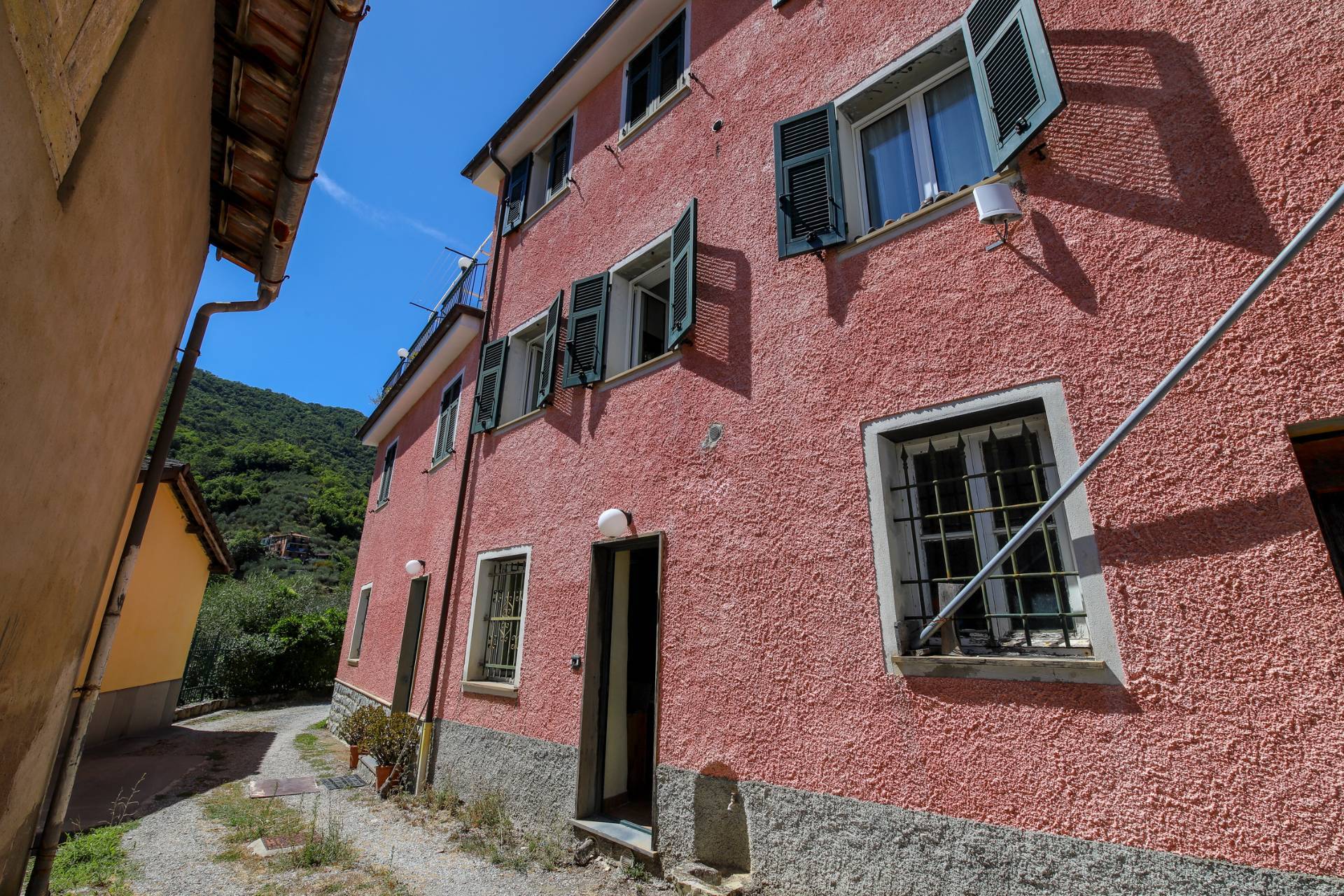 APPARTAMENTO IN VILLA in vendita a Leivi, Rostio