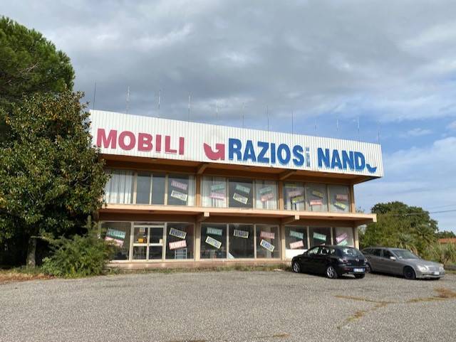 Locale commerciale in vendita a Castel Sant'Elia