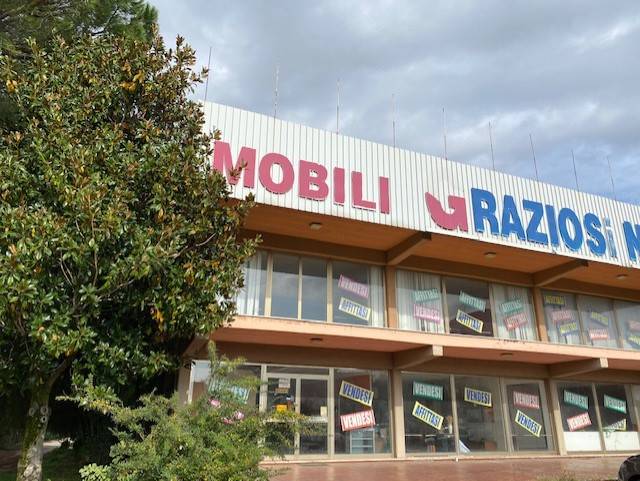 Locale commerciale in vendita a Castel Sant'Elia