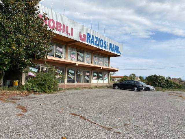 Locale commerciale in vendita a Castel Sant'Elia