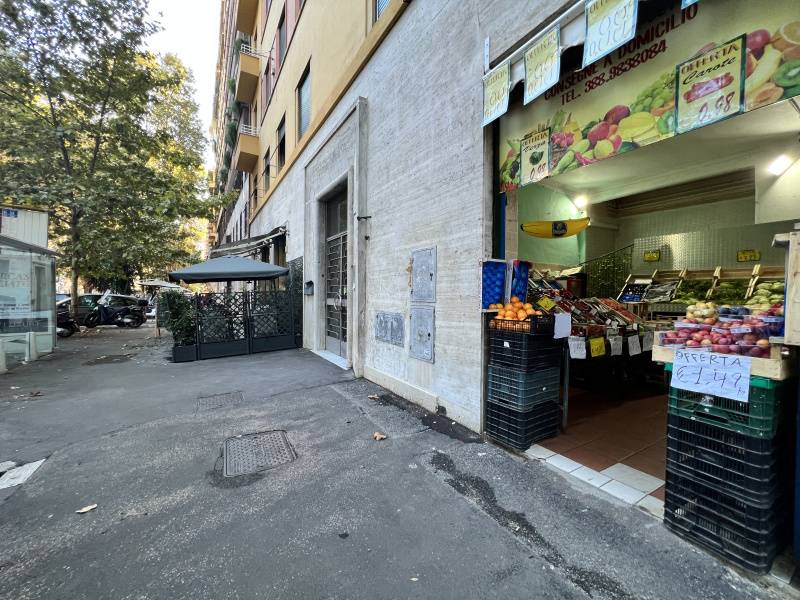 Locale commerciale in vendita, Roma prati
