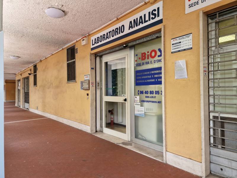 Locale commerciale in vendita a Roma, Colli Aniene