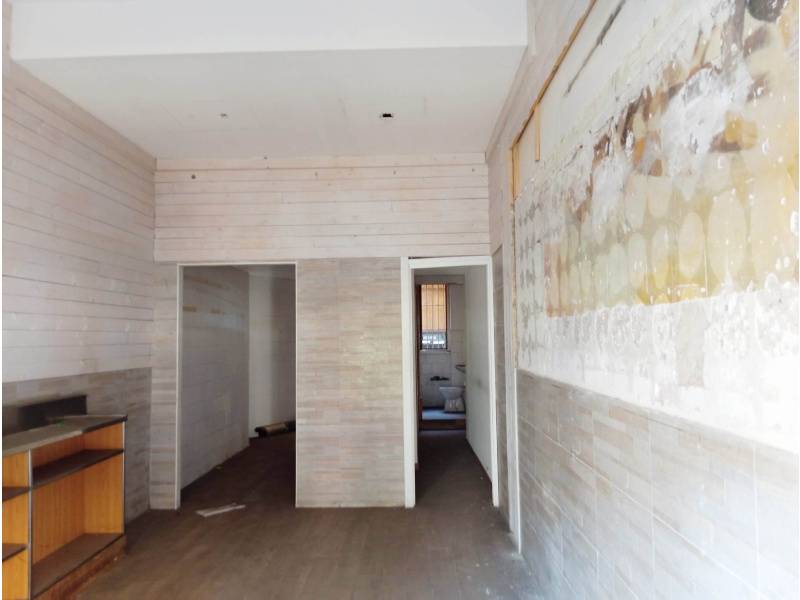 Locale commerciale in affitto a Roma, Largo Preneste