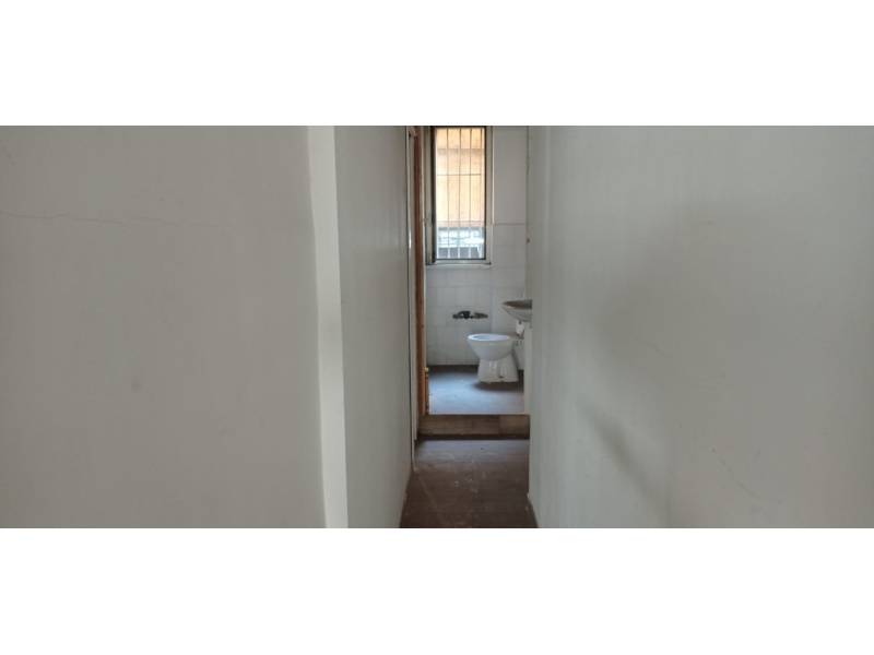 Locale commerciale in affitto a Roma, Largo Preneste