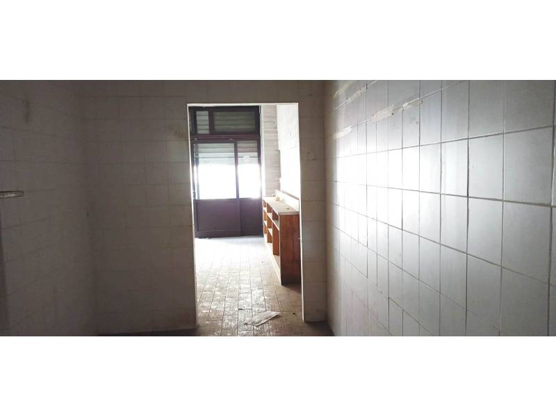 Locale commerciale in affitto a Roma, Largo Preneste