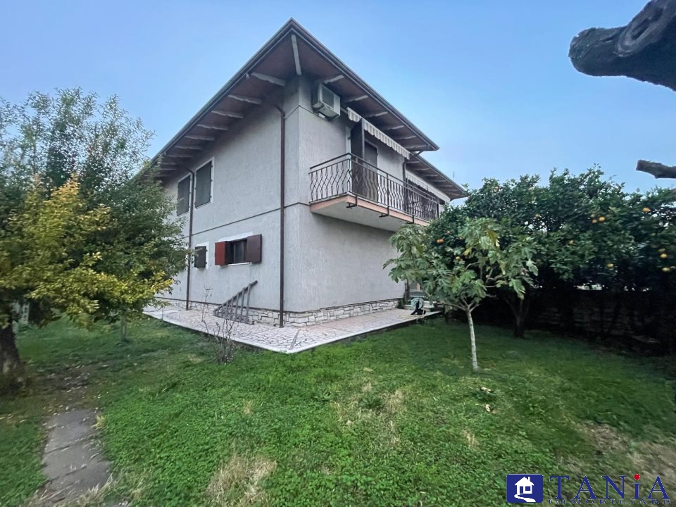 Casa indipendente in vendita a Carrara