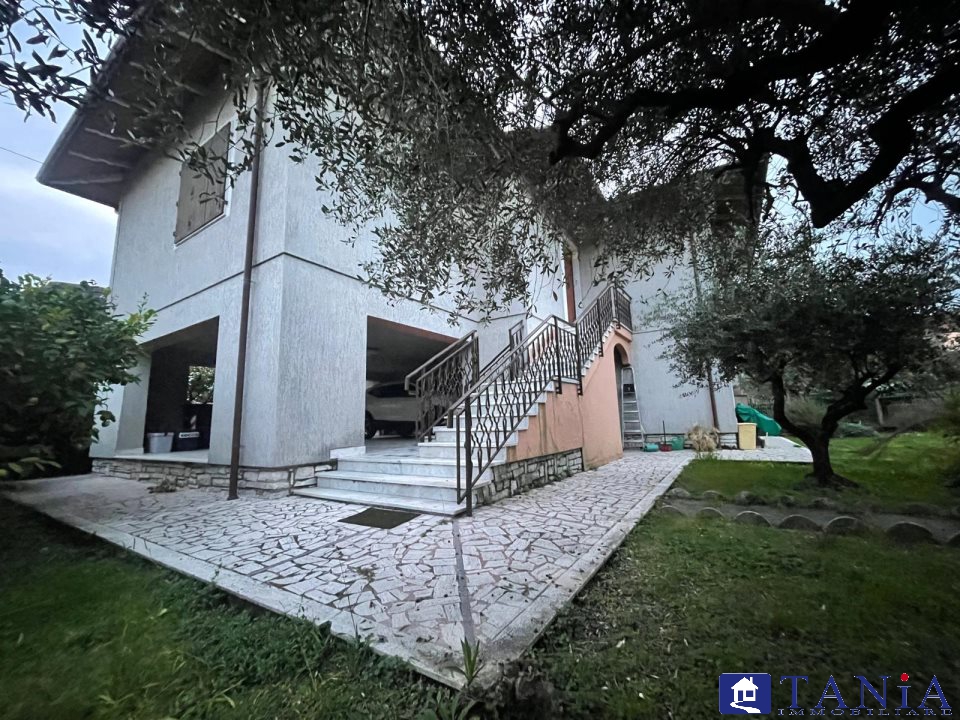 Casa indipendente in vendita a Carrara