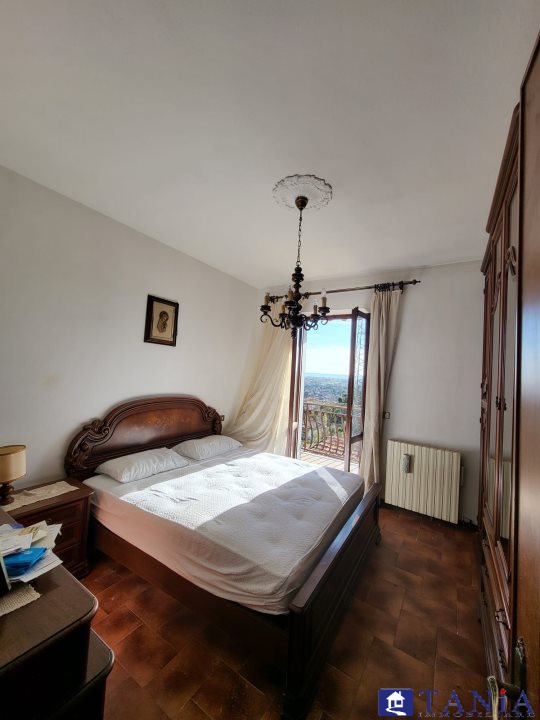 Casa indipendente vista mare a Carrara