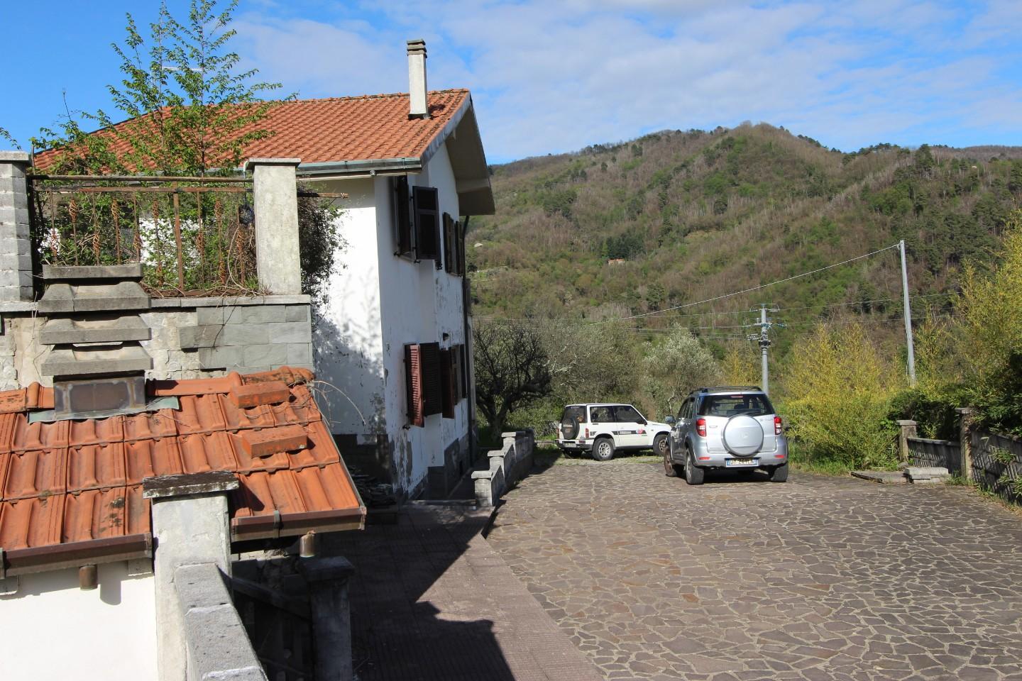 Villa con giardino, Podenzana montedivalli