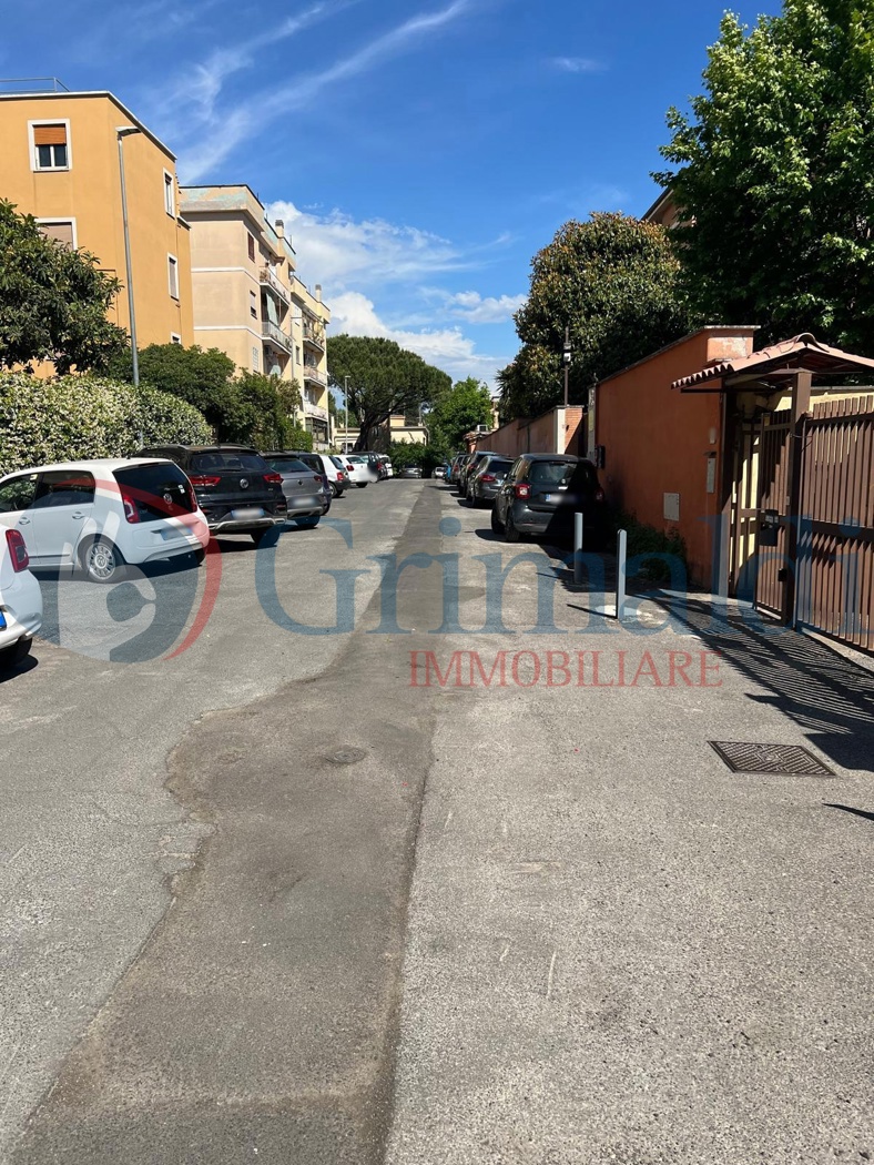 Box/Garage 20mq in vendita a Roma