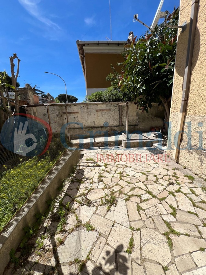 Trilocale arredato in affitto a Santa Marinella