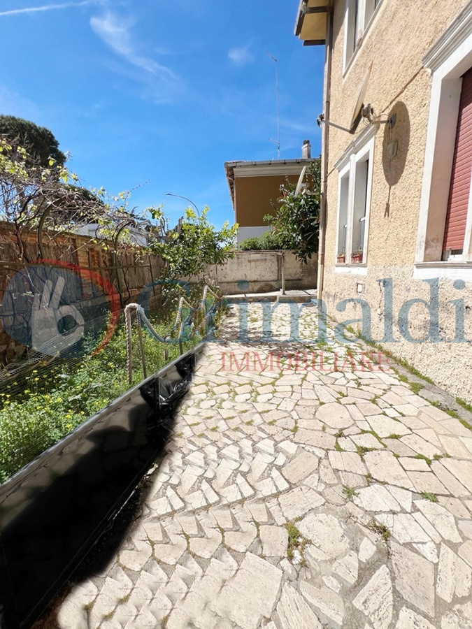 Trilocale arredato in affitto a Santa Marinella