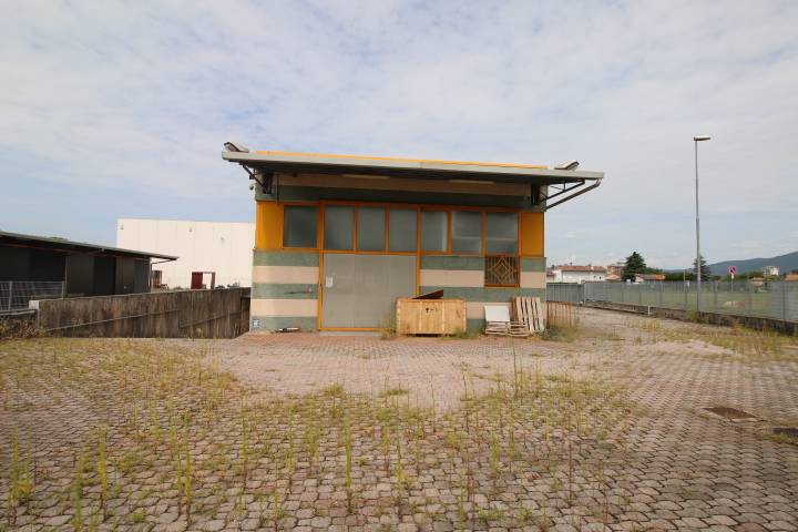 Locale commerciale in vendita a Gorizia