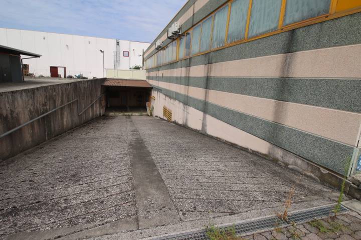 Locale commerciale in vendita a Gorizia