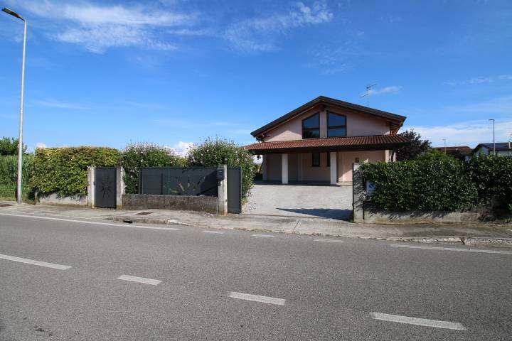 Villa in vendita a Villesse