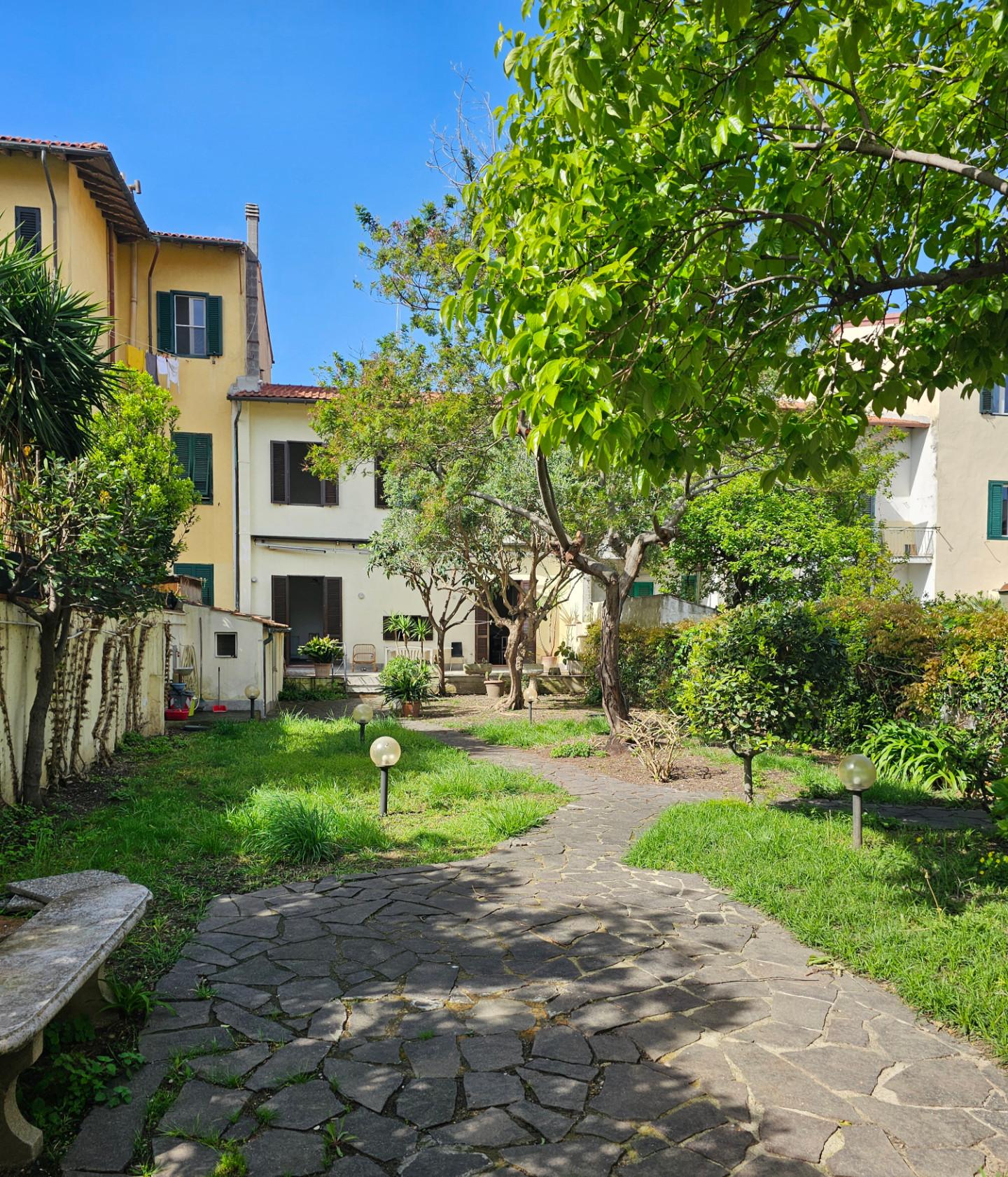 Casa indipendente con giardino, Livorno centro