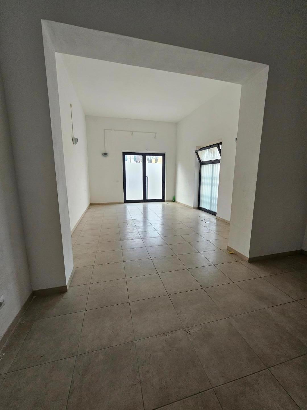 Ufficio ristrutturato a Collesalvetti