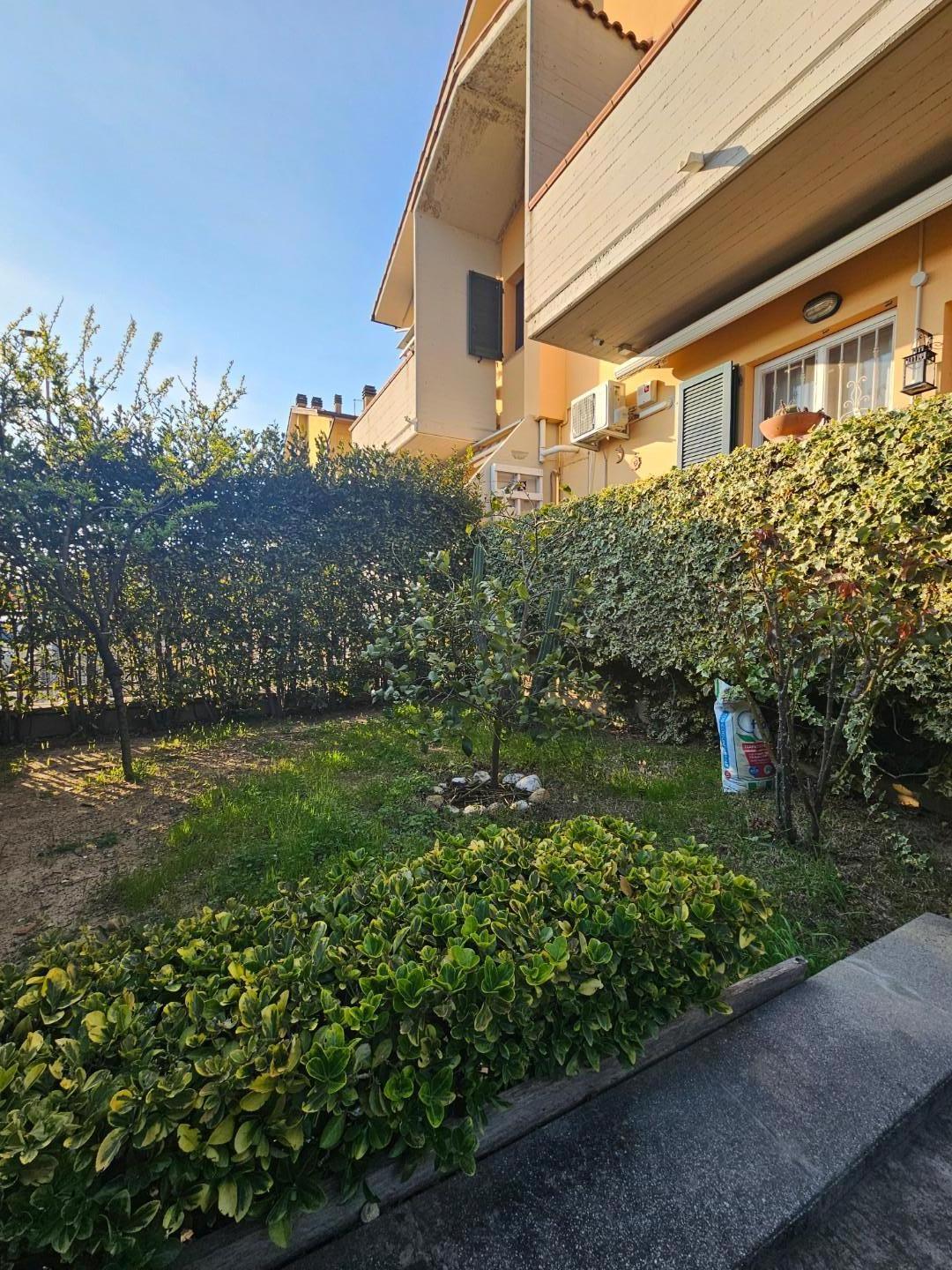 Villa Bifamiliare con giardino a Collesalvetti