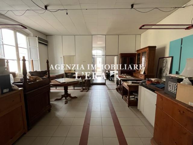 Appartamento con terrazzo, Pontedera centro