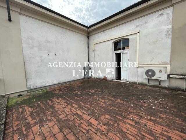 Appartamento con terrazzo, Pontedera centro