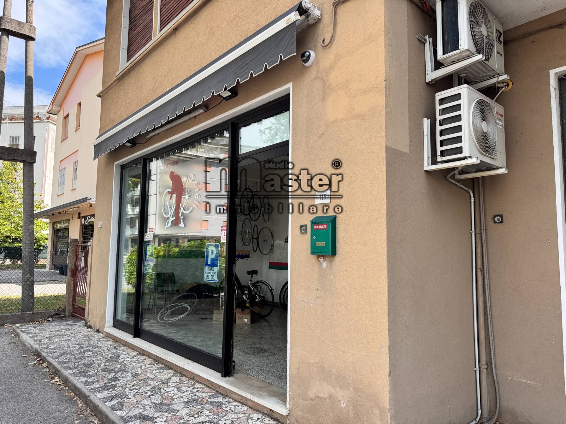 Negozio in vendita a Treviso, Fuori Mura Nord