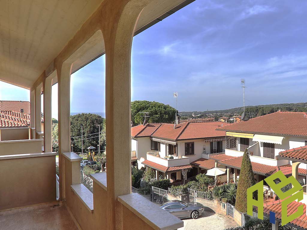 Trilocale con terrazzo a Rosignano Marittimo