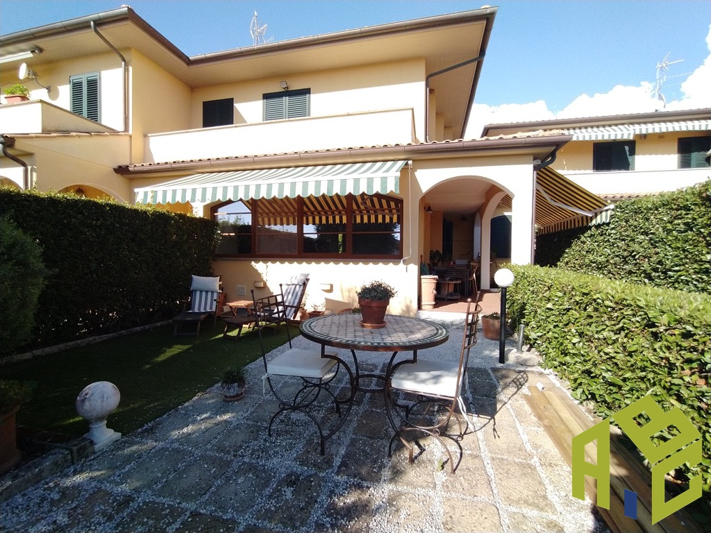 Casa indipendente con giardino a Santa Luce