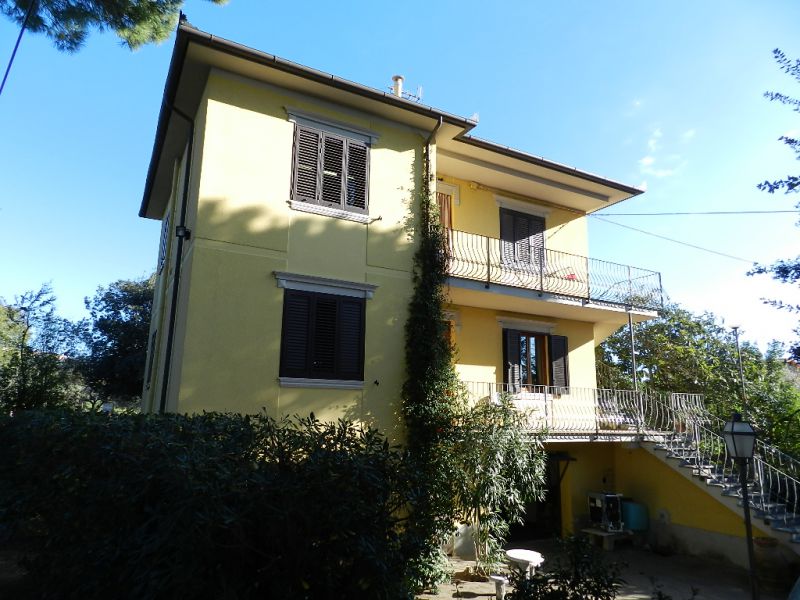 Villa con giardino a Rosignano Marittimo