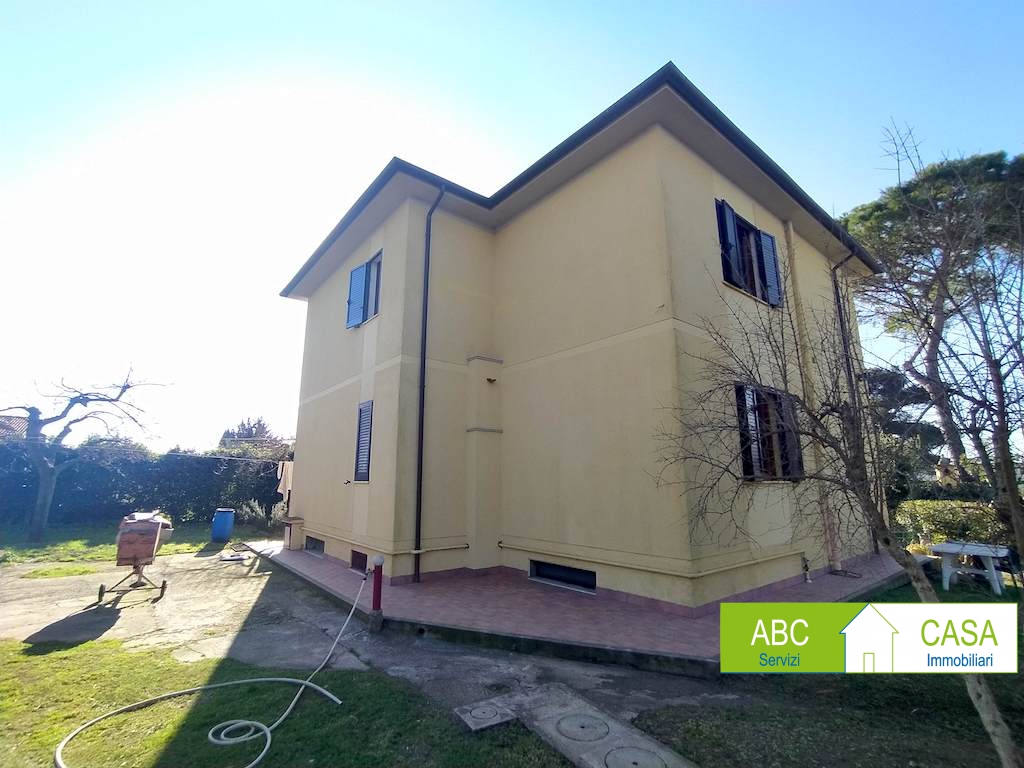 Villa con giardino a Rosignano Marittimo