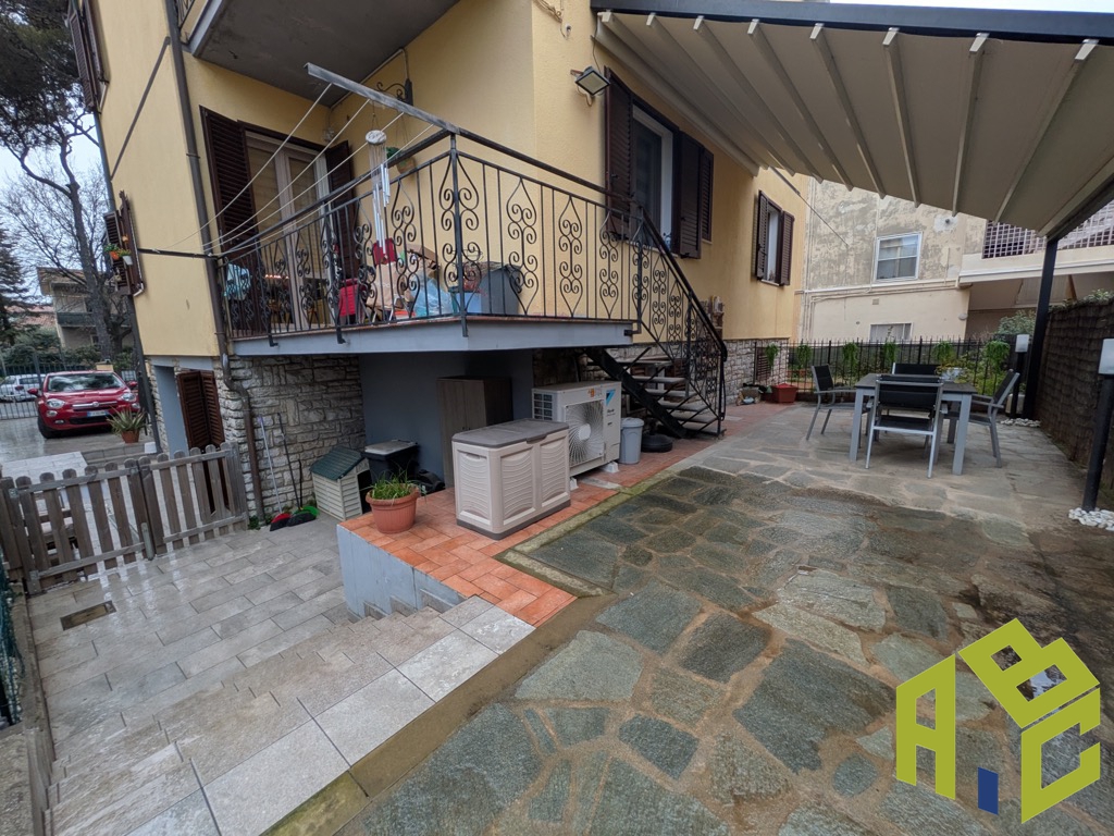 Casa indipendente con giardino a Rosignano Marittimo