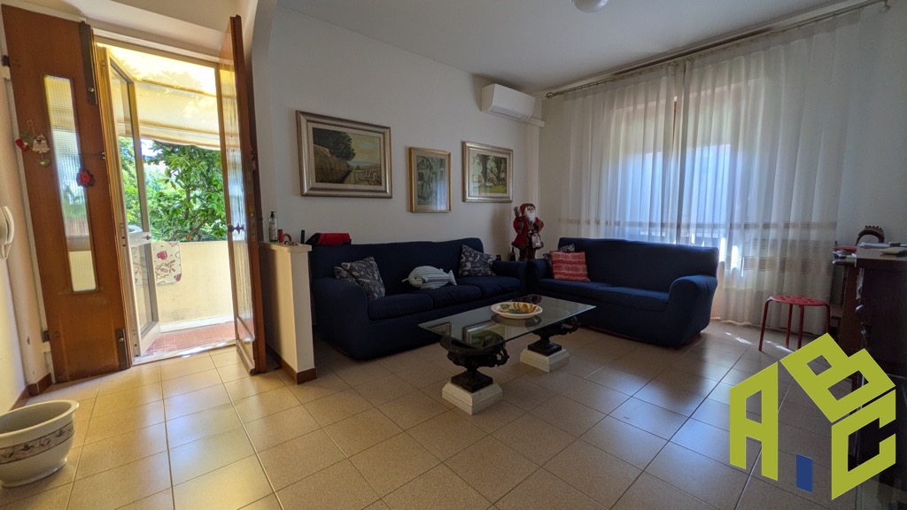 Casa indipendente con giardino in via delle pescine, Rosignano Marittimo