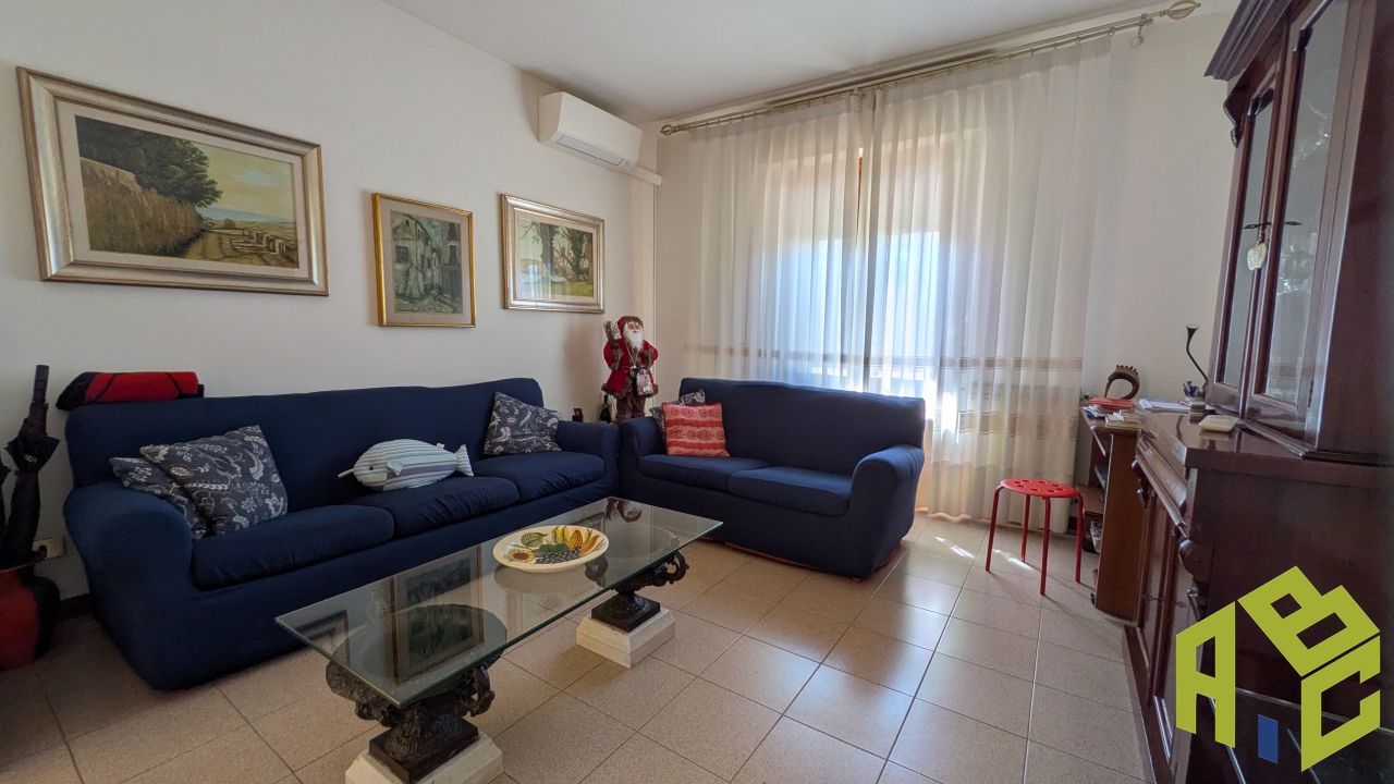 Casa indipendente con giardino in via delle pescine, Rosignano Marittimo
