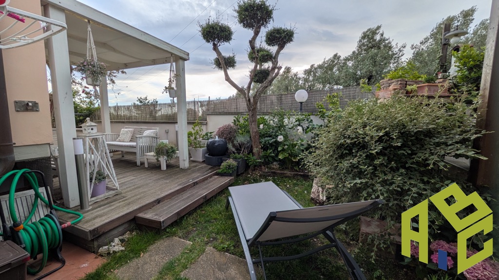 Casa indipendente con giardino in via luigi russo, Rosignano Marittimo