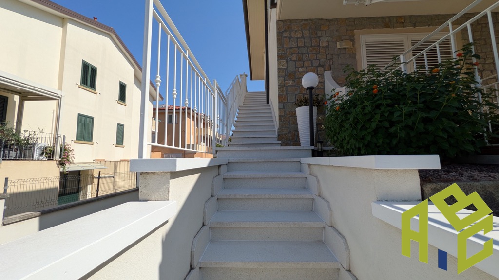 Casa indipendente con giardino a Rosignano Marittimo