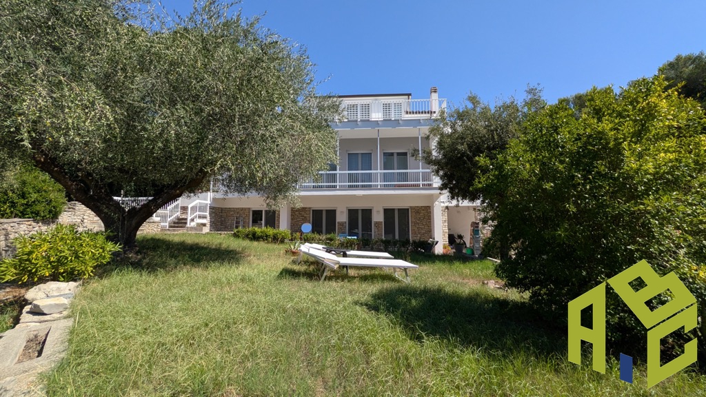 Villa con giardino a Rosignano Marittimo