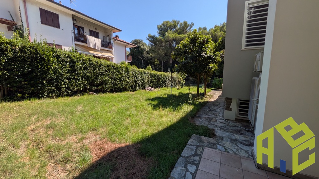 Villa con giardino a Rosignano Marittimo