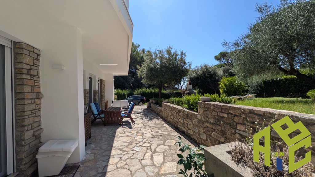 Villa con giardino a Rosignano Marittimo