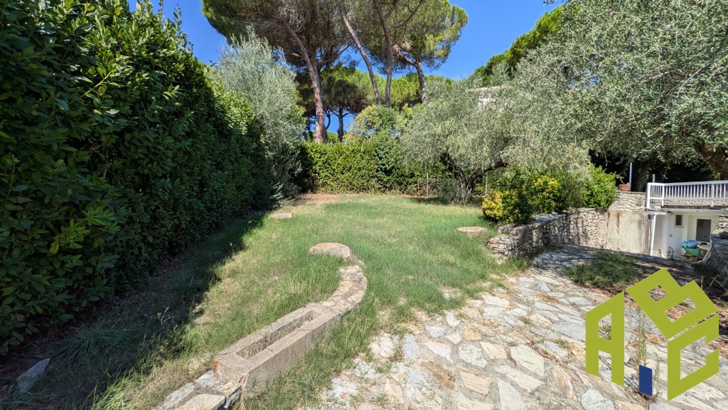 Villa con giardino a Rosignano Marittimo